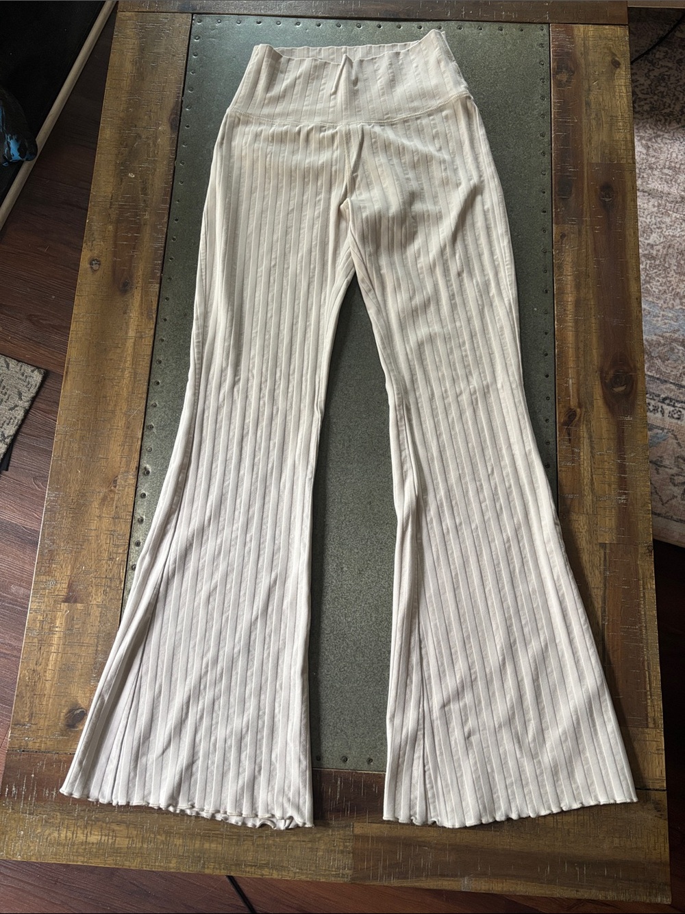 Aerie Ribbed Flared Lounge Pants in Light Cream size Medium
